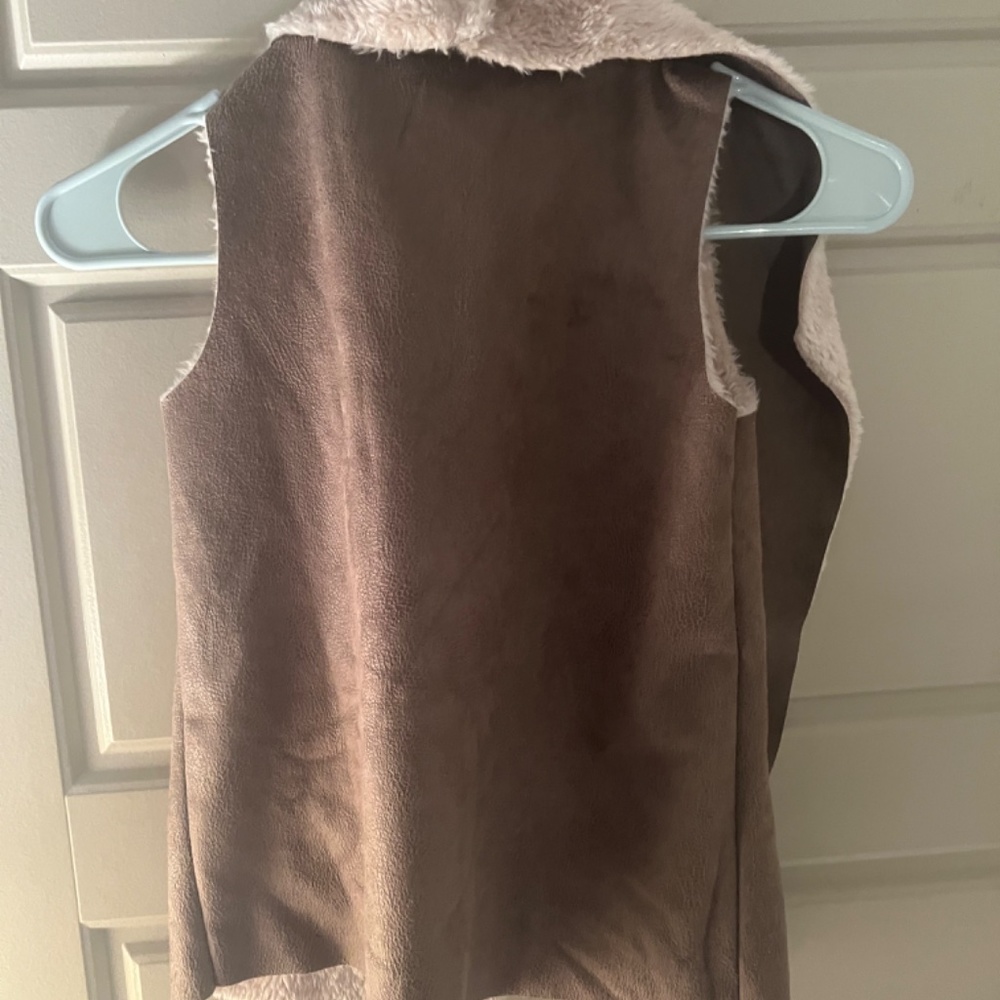 Vest - Picture 2 of 3